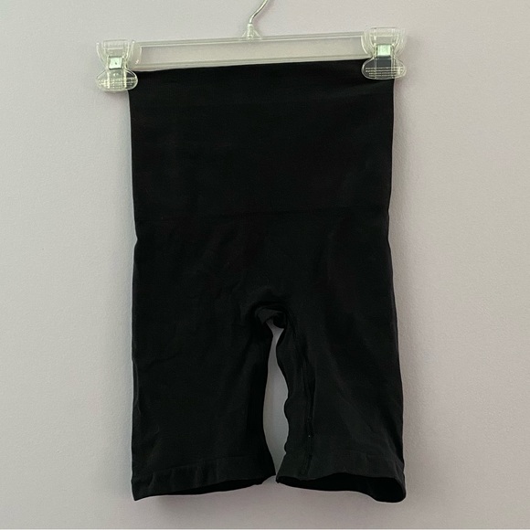 SKIMS | Core Control Mid Thigh Shorts - Picture 7 of 7